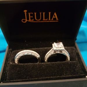 Beautiful wedding set white Sapphires by Jeulia